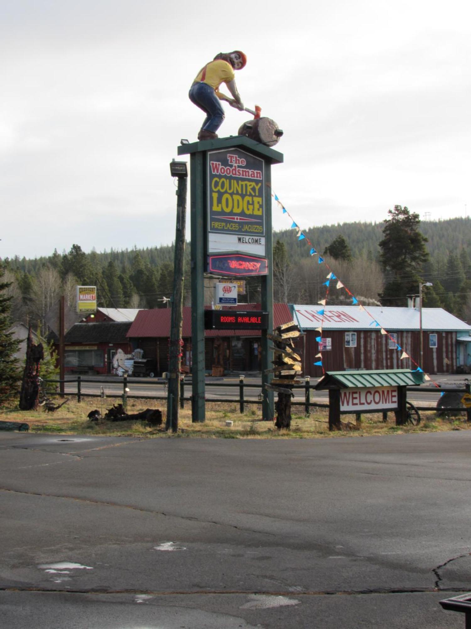 The Woodsman Country Lodge Motel Crescent Exterior photo